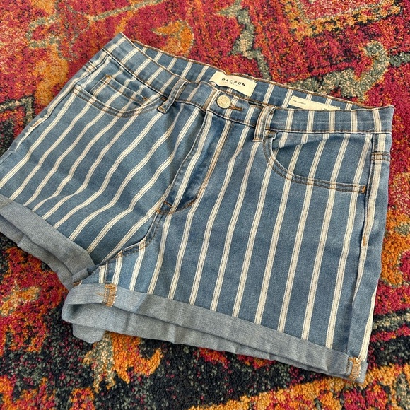 🔥PacSun | Women’s Blue/White Striped The Shortie Denim Shorts rolled hem size 29 - Picture 10 of 12